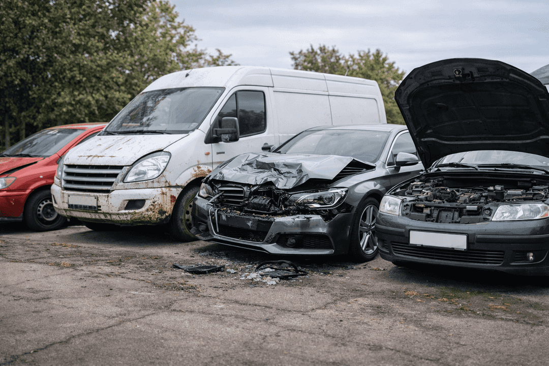 Welche Fahrzeuge ? die Autoverwertung in Lingen  übernimmt – Teileträger bis Motorschaden